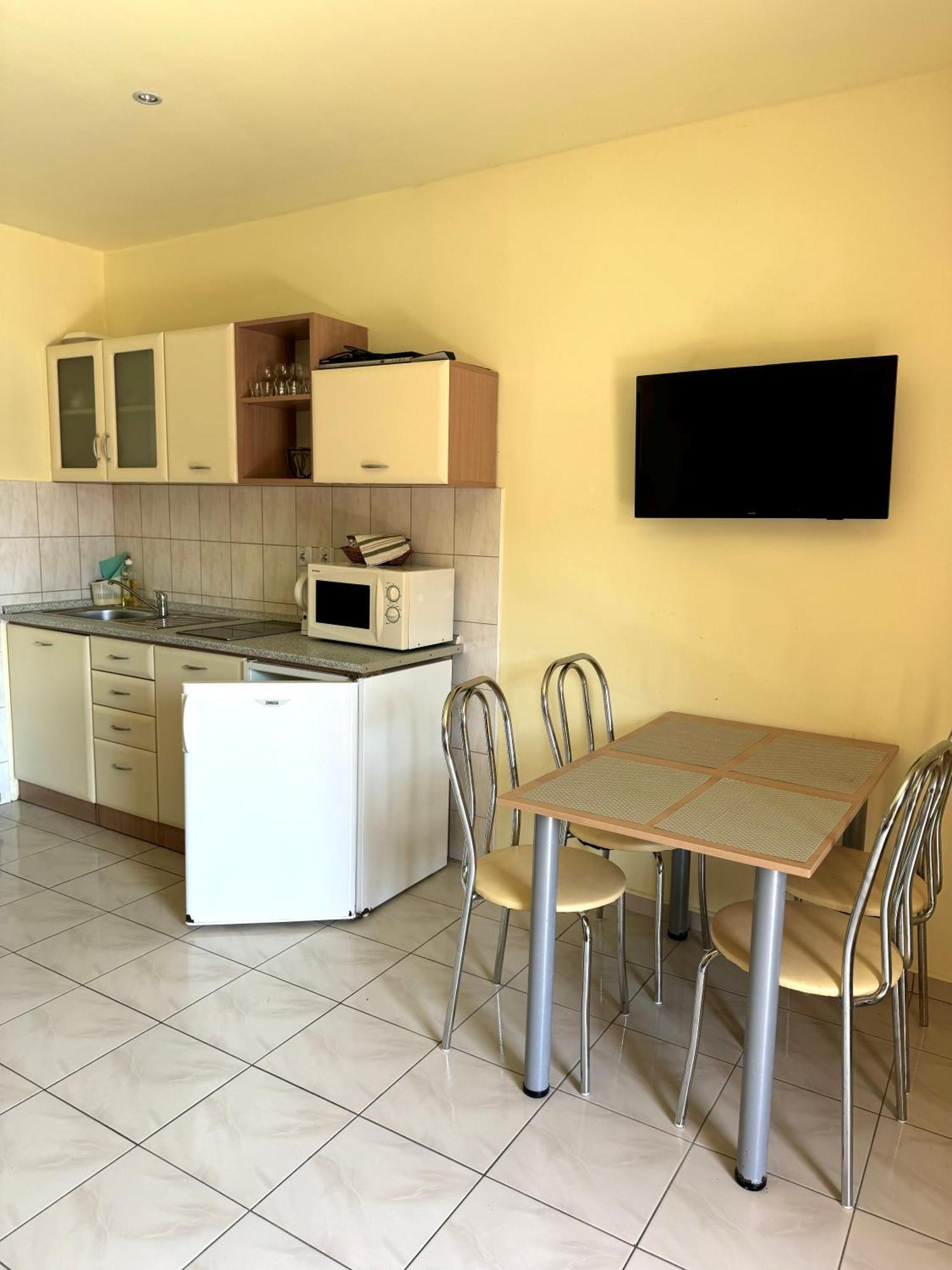Apartmany Hawaii Patince Eksteriør bilde